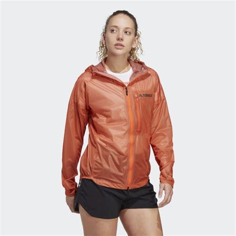 chaqueta adidas impermeable mujer.